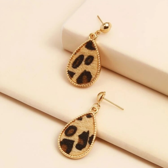 Leopard drop earrings - Picture 2 of 3